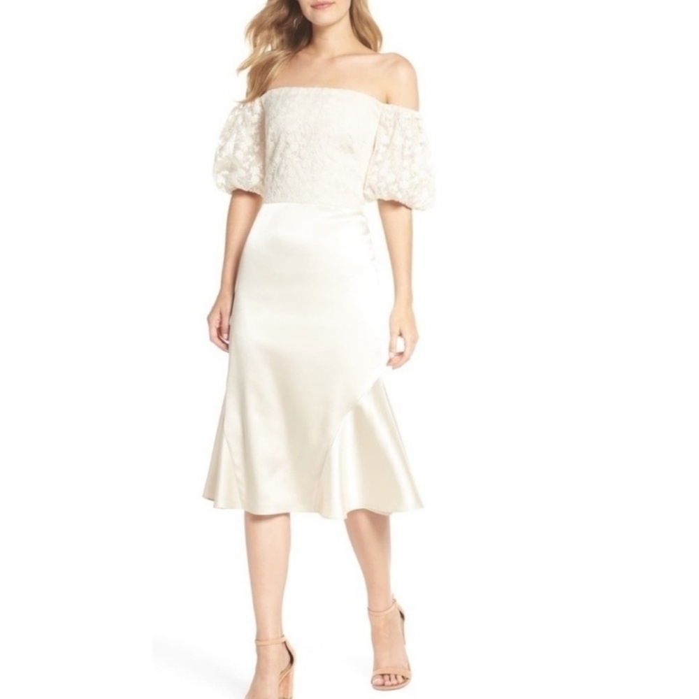 Gal Meets Glam Adele Off-Shoulder Lace Dress Cream Size 8
